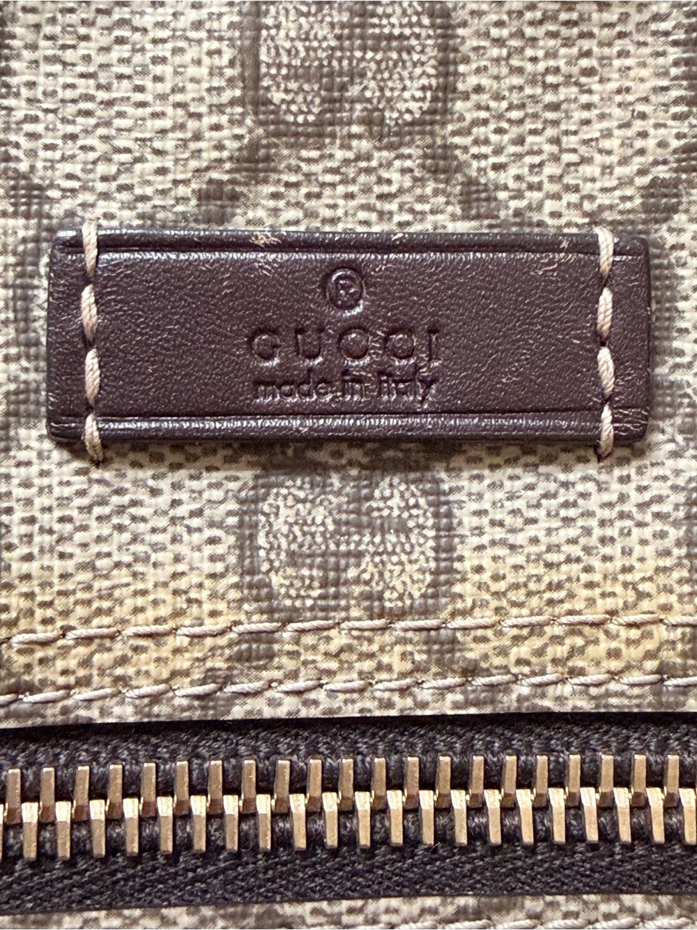 Gucci GG Supreme Messenger Bag - Picture 4 of 17